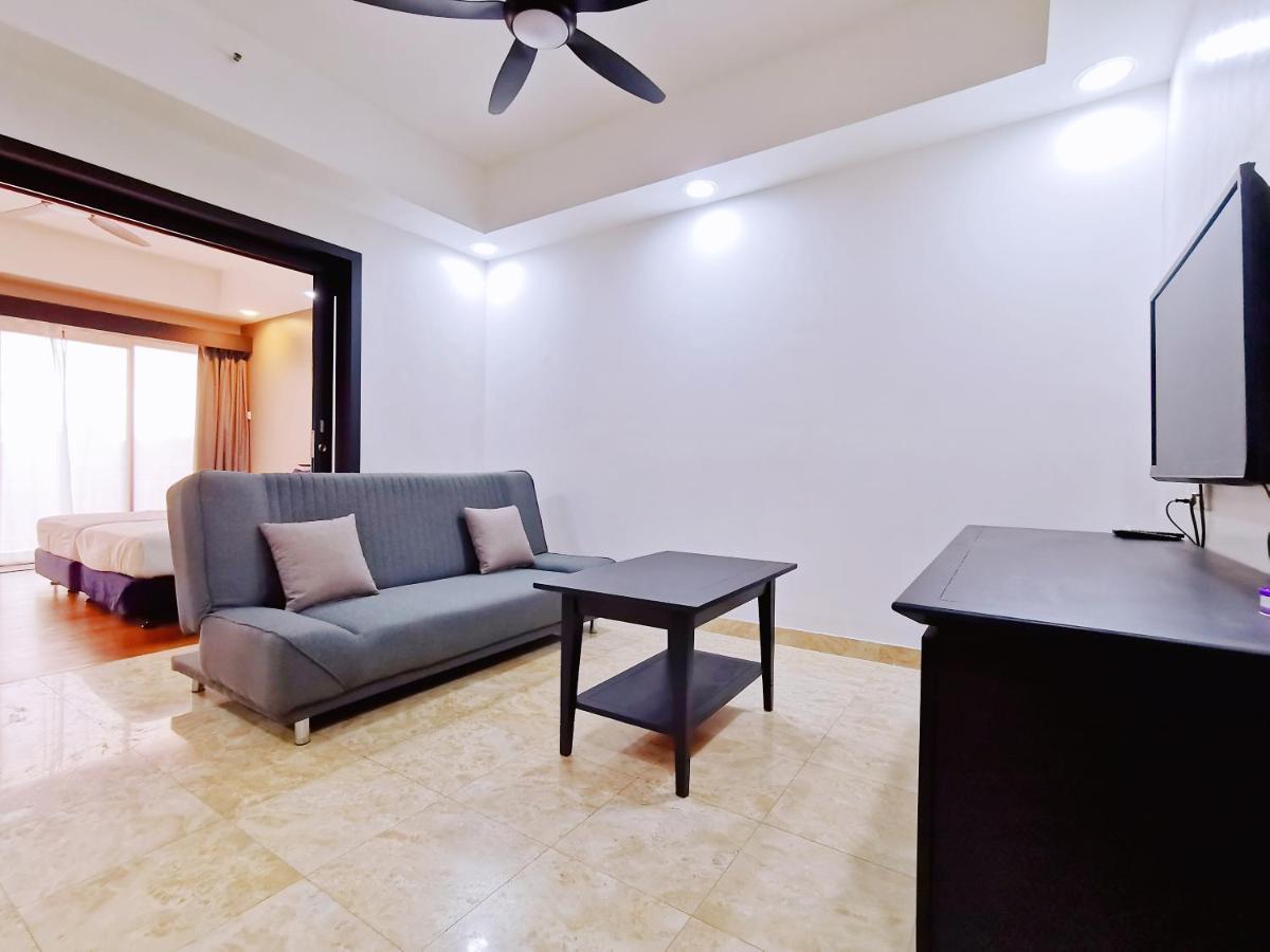 【Amazing】Pool View 2Br Suite @ Pulai Springs Resort スクダイ エクステリア 写真