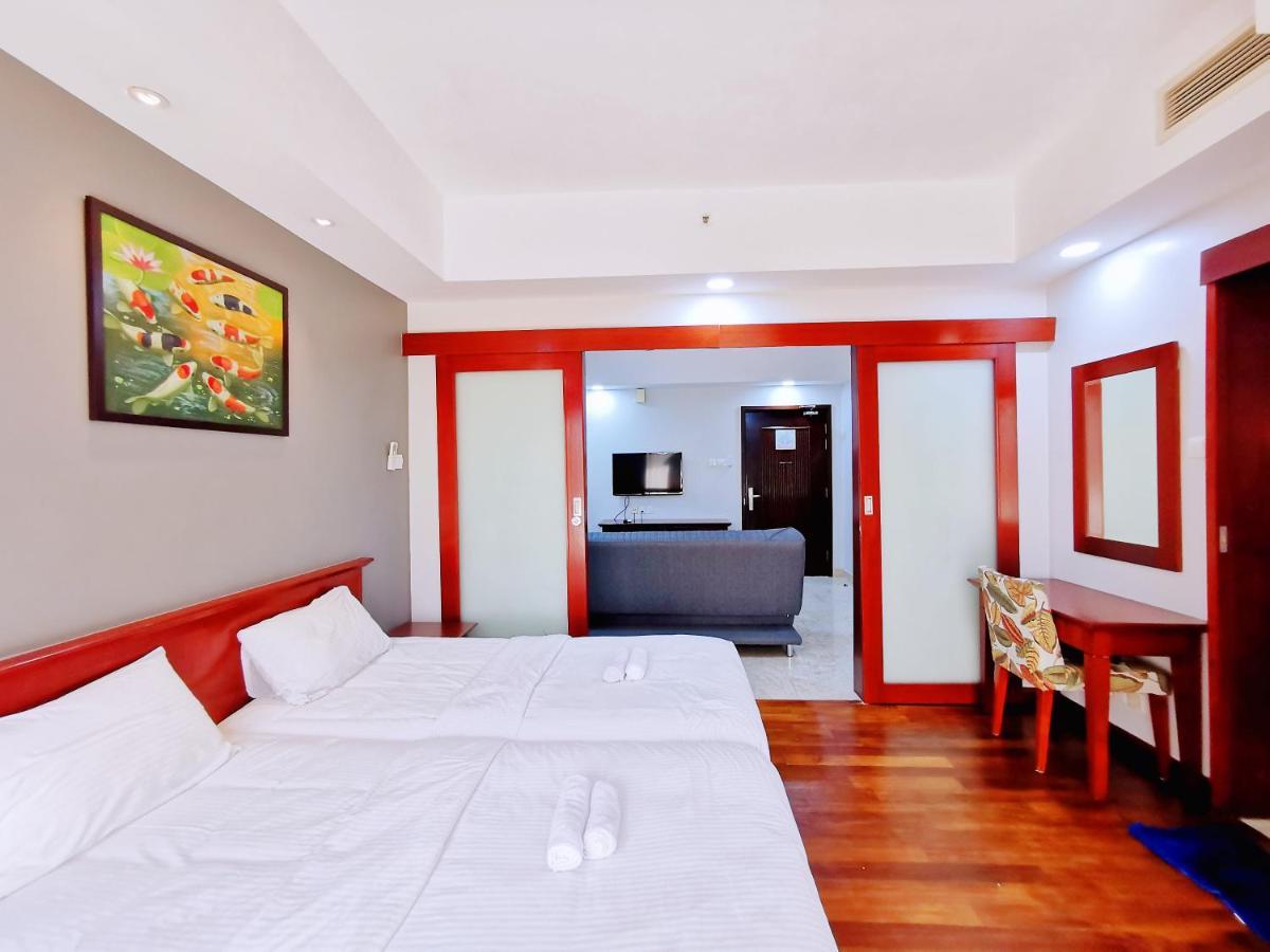 【Amazing】Pool View 2Br Suite @ Pulai Springs Resort スクダイ エクステリア 写真
