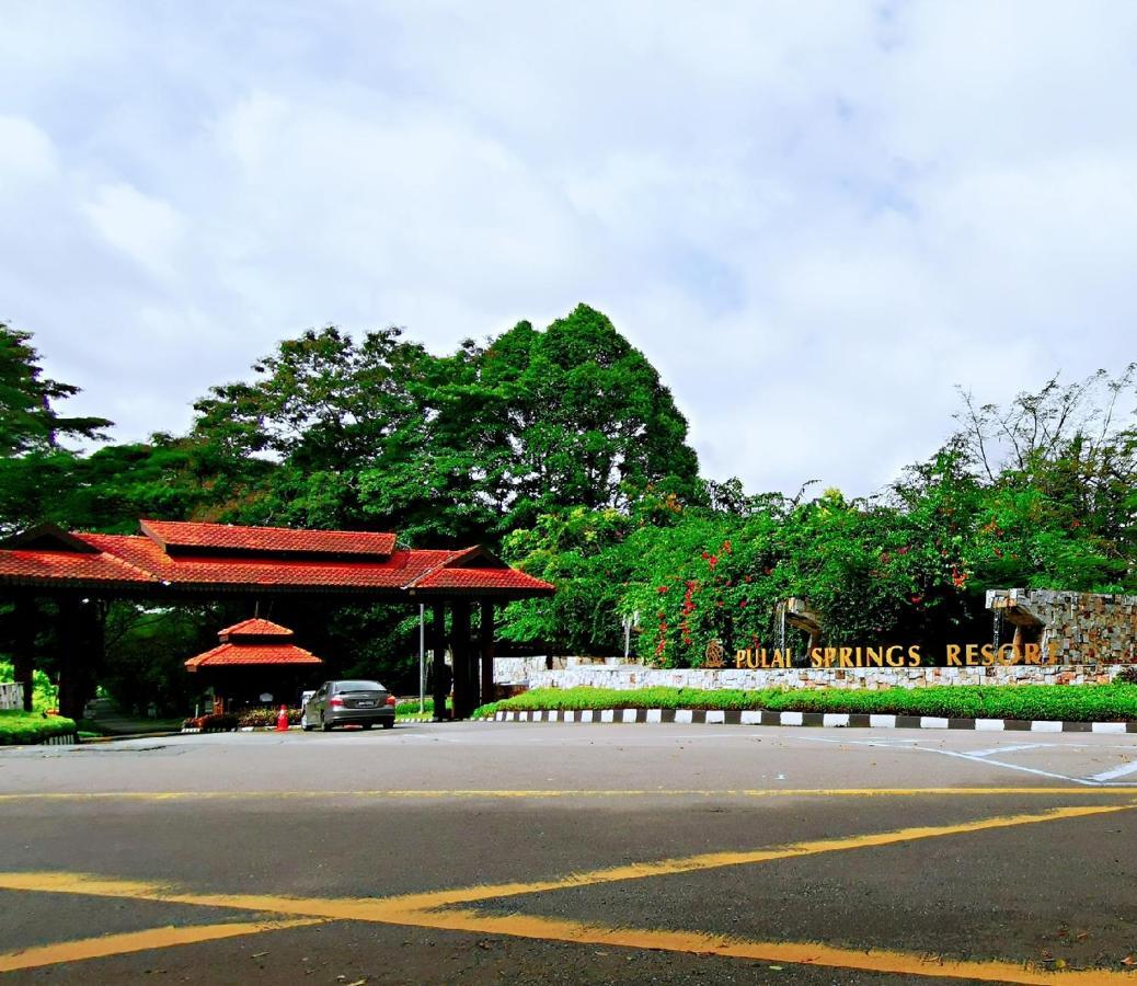 【Amazing】Pool View 2Br Suite @ Pulai Springs Resort スクダイ エクステリア 写真