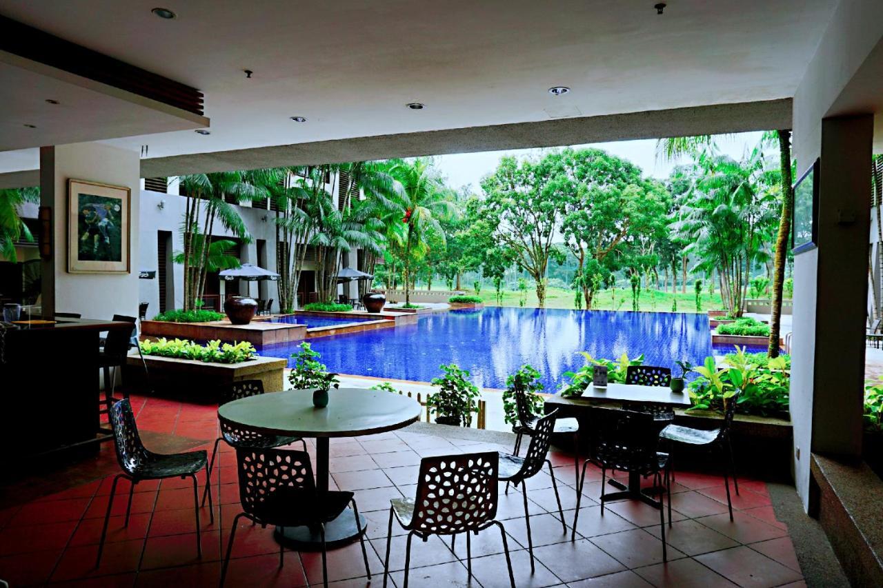 【Amazing】Pool View 2Br Suite @ Pulai Springs Resort スクダイ エクステリア 写真